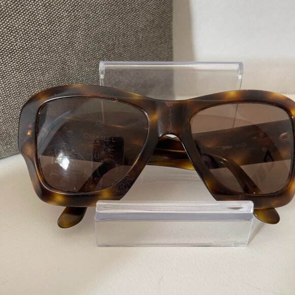 Chanel Sunglasses Brown Tortoise w/ Gold CC Logo Polarized - Picture 2 of 5